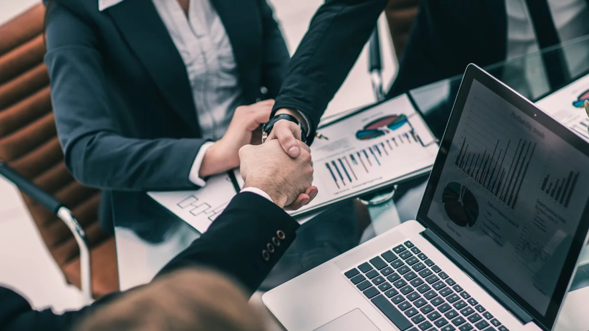 Dlaczego warto wypożyczyć meble?